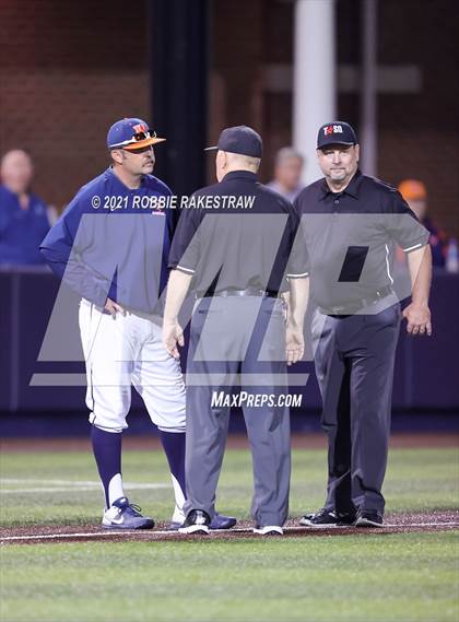 Thumbnail 1 in Hallsville vs. Wakeland (UIL 5A Regional Finals Game 2) photogallery.
