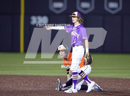 Thumbnail 1 in Hallsville vs. Wakeland (UIL 5A Regional Finals Game 2) photogallery.