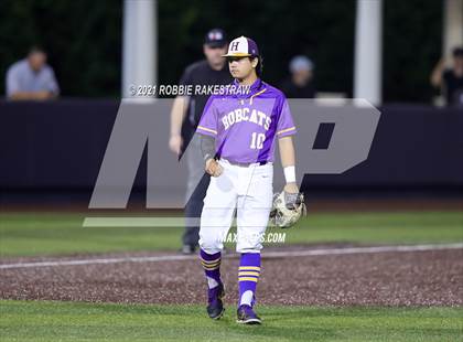 Thumbnail 3 in Hallsville vs. Wakeland (UIL 5A Regional Finals Game 2) photogallery.