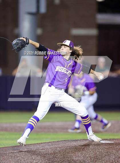 Thumbnail 1 in Hallsville vs. Wakeland (UIL 5A Regional Finals Game 2) photogallery.