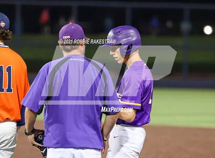 Thumbnail 1 in Hallsville vs. Wakeland (UIL 5A Regional Finals Game 2) photogallery.