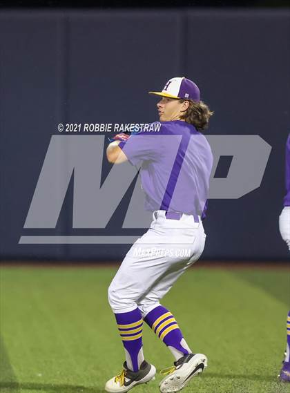 Thumbnail 3 in Hallsville vs. Wakeland (UIL 5A Regional Finals Game 2) photogallery.