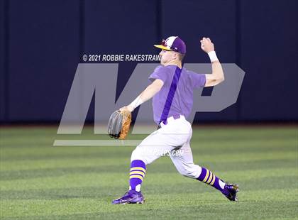 Thumbnail 3 in Hallsville vs. Wakeland (UIL 5A Regional Finals Game 2) photogallery.