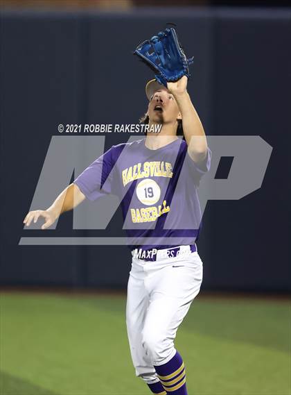 Thumbnail 3 in Hallsville vs. Wakeland (UIL 5A Regional Finals Game 2) photogallery.