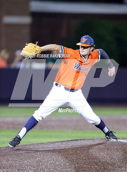 Thumbnail 3 in Hallsville vs. Wakeland (UIL 5A Regional Finals Game 2) photogallery.