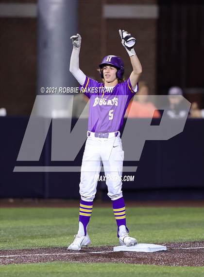 Thumbnail 3 in Hallsville vs. Wakeland (UIL 5A Regional Finals Game 2) photogallery.