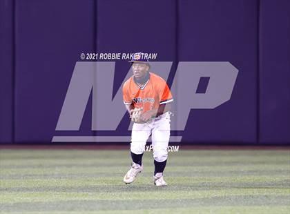 Thumbnail 1 in Hallsville vs. Wakeland (UIL 5A Regional Finals Game 2) photogallery.