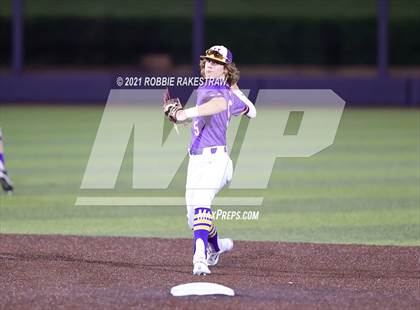 Thumbnail 3 in Hallsville vs. Wakeland (UIL 5A Regional Finals Game 2) photogallery.