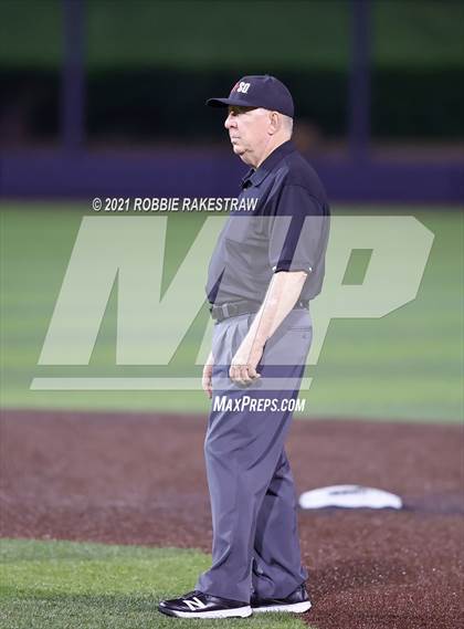 Thumbnail 2 in Hallsville vs. Wakeland (UIL 5A Regional Finals Game 2) photogallery.