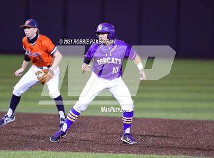 Thumbnail 3 in Hallsville vs. Wakeland (UIL 5A Regional Finals Game 2) photogallery.