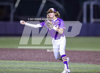 Thumbnail 1 in Hallsville vs. Wakeland (UIL 5A Regional Finals Game 2) photogallery.