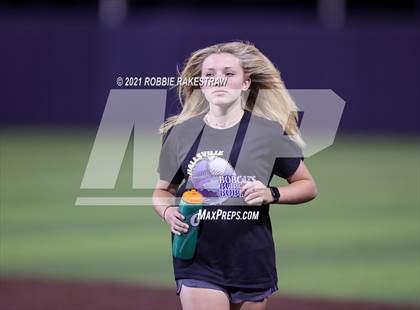 Thumbnail 2 in Hallsville vs. Wakeland (UIL 5A Regional Finals Game 2) photogallery.