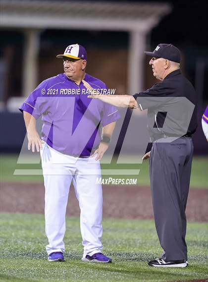 Thumbnail 3 in Hallsville vs. Wakeland (UIL 5A Regional Finals Game 2) photogallery.