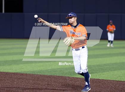 Thumbnail 1 in Hallsville vs. Wakeland (UIL 5A Regional Finals Game 2) photogallery.