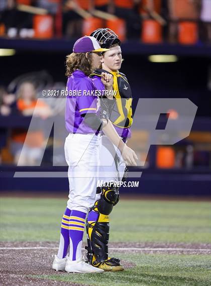Thumbnail 3 in Hallsville vs. Wakeland (UIL 5A Regional Finals Game 2) photogallery.