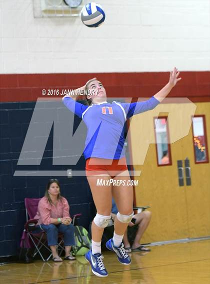 Thumbnail 3 in Los Alamitos vs. Clovis West (Durango Fall Classic) photogallery.