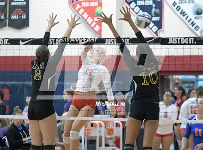 Thumbnail 3 in Los Alamitos vs. Clovis West (Durango Fall Classic) photogallery.