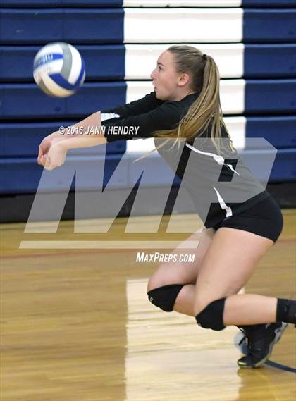 Thumbnail 1 in Los Alamitos vs. Clovis West (Durango Fall Classic) photogallery.