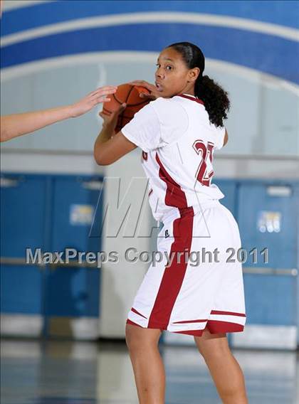 Thumbnail 3 in Colfax vs. McClatchy (Bulldog Winter Classic) photogallery.
