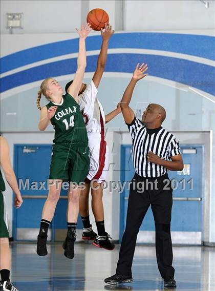 Thumbnail 3 in Colfax vs. McClatchy (Bulldog Winter Classic) photogallery.