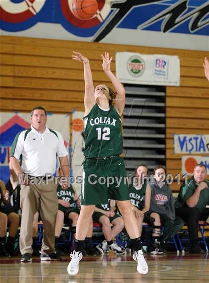 Thumbnail 2 in Colfax vs. McClatchy (Bulldog Winter Classic) photogallery.
