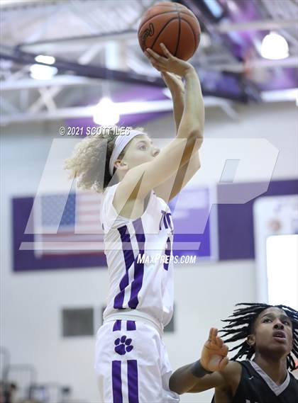 Thumbnail 3 in Pickerington North vs Pickerington Central photogallery.
