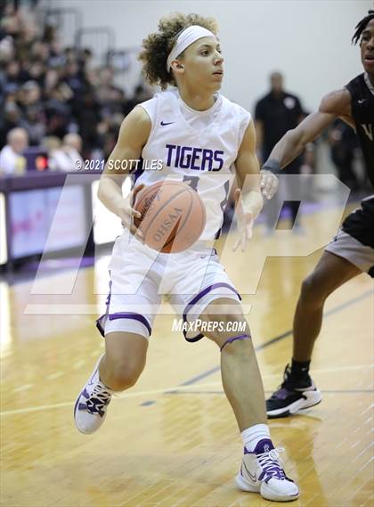 Thumbnail 2 in Pickerington North vs Pickerington Central photogallery.
