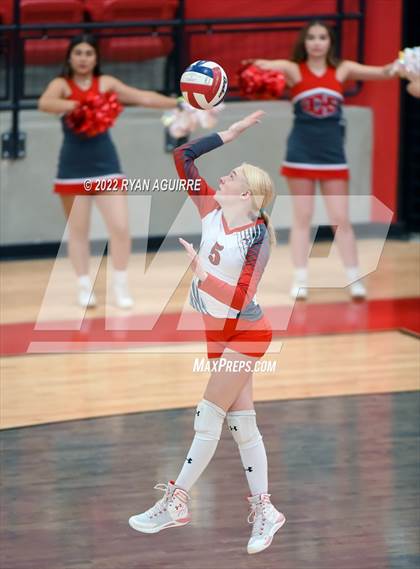 Thumbnail 3 in Shallowater vs. Denver City (UIL 3A Regions 1 & 2 Area Championship)  photogallery.