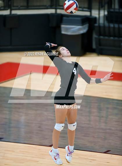 Thumbnail 1 in Shallowater vs. Denver City (UIL 3A Regions 1 & 2 Area Championship)  photogallery.