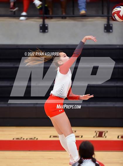 Thumbnail 2 in Shallowater vs. Denver City (UIL 3A Regions 1 & 2 Area Championship)  photogallery.