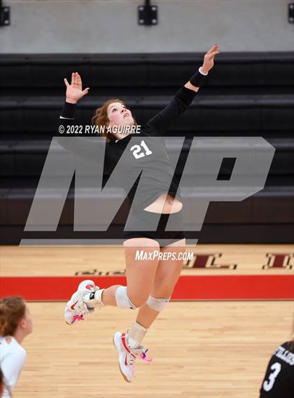 Thumbnail 2 in Shallowater vs. Denver City (UIL 3A Regions 1 & 2 Area Championship)  photogallery.