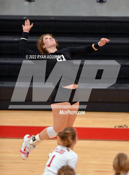 Thumbnail 2 in Shallowater vs. Denver City (UIL 3A Regions 1 & 2 Area Championship)  photogallery.