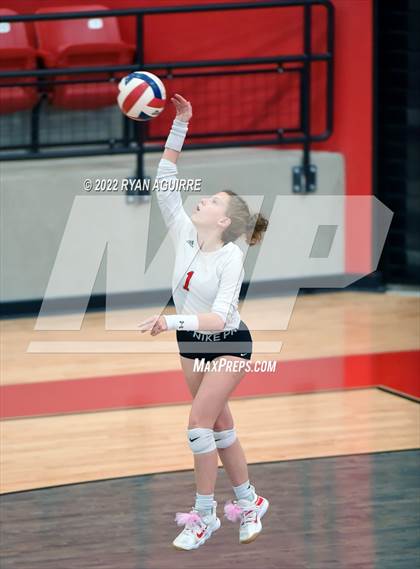Thumbnail 2 in Shallowater vs. Denver City (UIL 3A Regions 1 & 2 Area Championship)  photogallery.