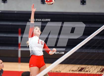 Thumbnail 3 in Shallowater vs. Denver City (UIL 3A Regions 1 & 2 Area Championship)  photogallery.