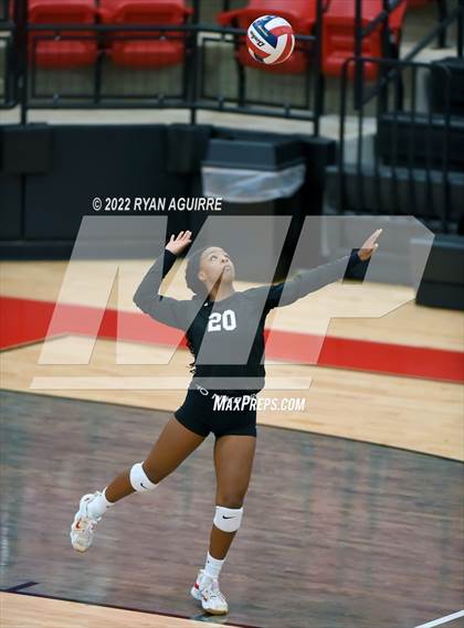 Thumbnail 1 in Shallowater vs. Denver City (UIL 3A Regions 1 & 2 Area Championship)  photogallery.
