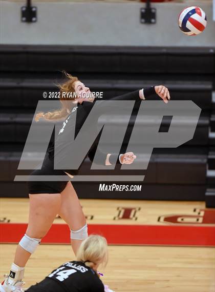 Thumbnail 3 in Shallowater vs. Denver City (UIL 3A Regions 1 & 2 Area Championship)  photogallery.