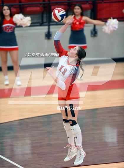 Thumbnail 2 in Shallowater vs. Denver City (UIL 3A Regions 1 & 2 Area Championship)  photogallery.