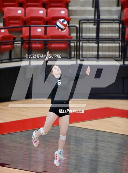 Thumbnail 3 in Shallowater vs. Denver City (UIL 3A Regions 1 & 2 Area Championship)  photogallery.