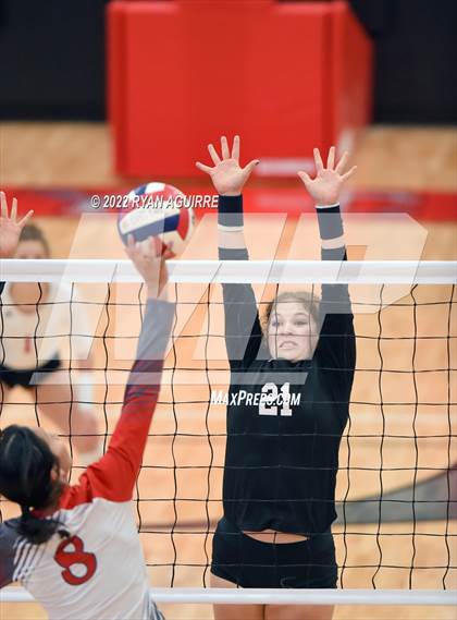 Thumbnail 2 in Shallowater vs. Denver City (UIL 3A Regions 1 & 2 Area Championship)  photogallery.