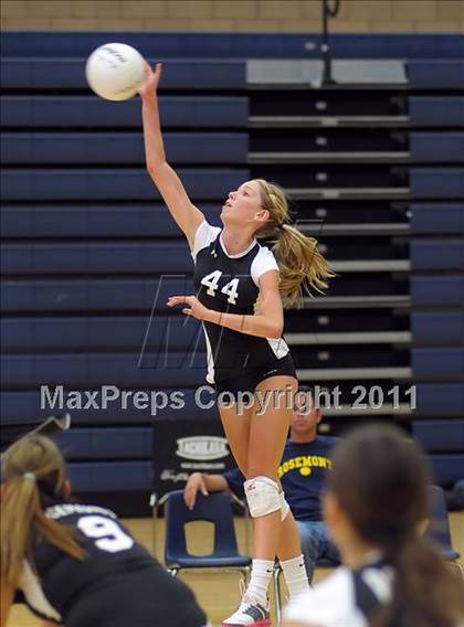 Thumbnail 1 in Colfax @ Rosemont photogallery.