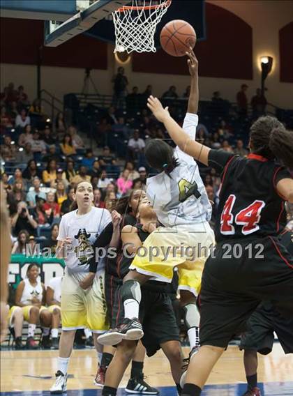 Thumbnail 3 in Mission Bay vs Mount Miguel (CIF SDS D3 Final) photogallery.