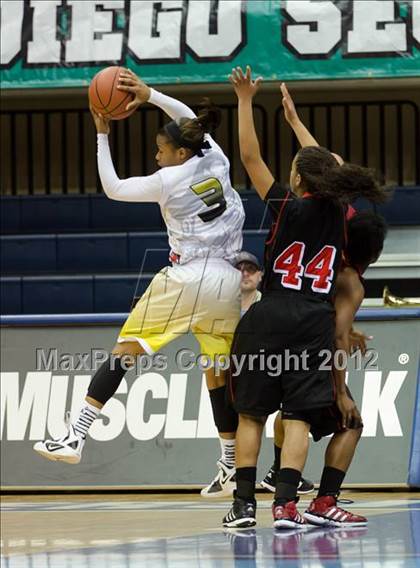 Thumbnail 2 in Mission Bay vs Mount Miguel (CIF SDS D3 Final) photogallery.