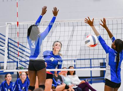 Thumbnail 3 in Connally @ Robinson photogallery.
