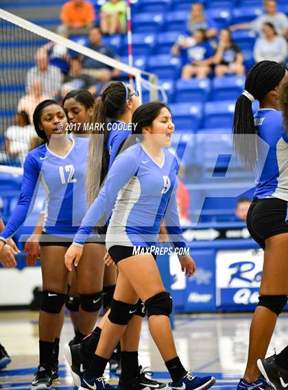 Thumbnail 2 in Connally @ Robinson photogallery.