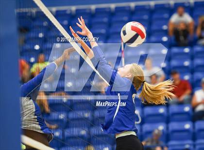 Thumbnail 1 in Connally @ Robinson photogallery.