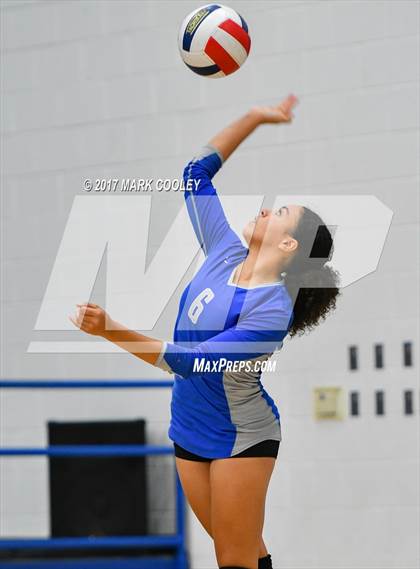 Thumbnail 1 in Connally @ Robinson photogallery.