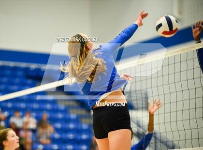 Thumbnail 3 in Connally @ Robinson photogallery.