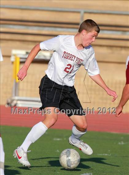 Thumbnail 2 in Paramount vs. Torrey Pines (CIF SoCal Regional D1 Playoffs) photogallery.