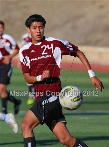 Thumbnail 2 in Paramount vs. Torrey Pines (CIF SoCal Regional D1 Playoffs) photogallery.
