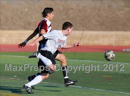 Thumbnail 2 in Paramount vs. Torrey Pines (CIF SoCal Regional D1 Playoffs) photogallery.